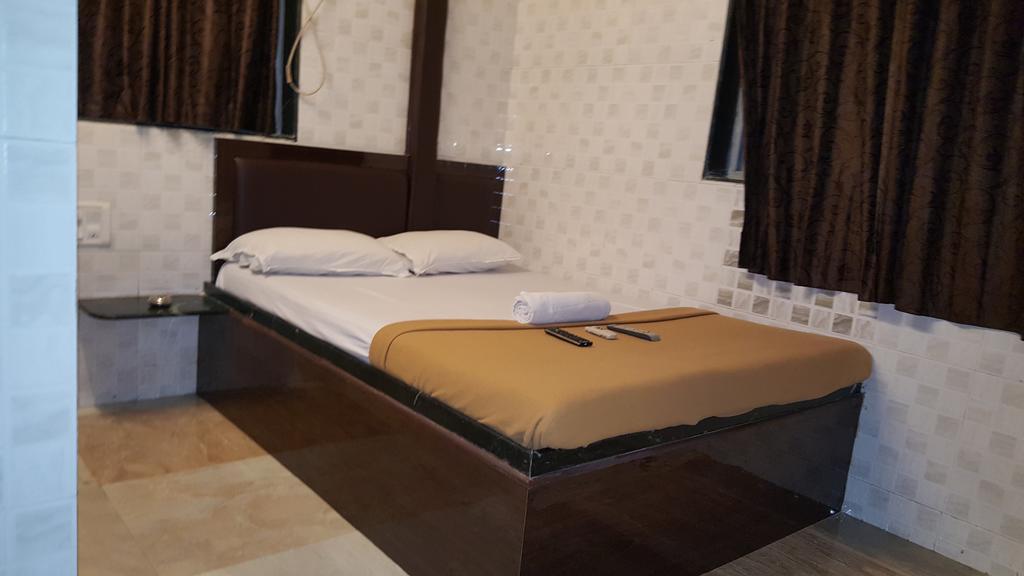 Hotel Al Mehraj Мумбаи Экстерьер фото