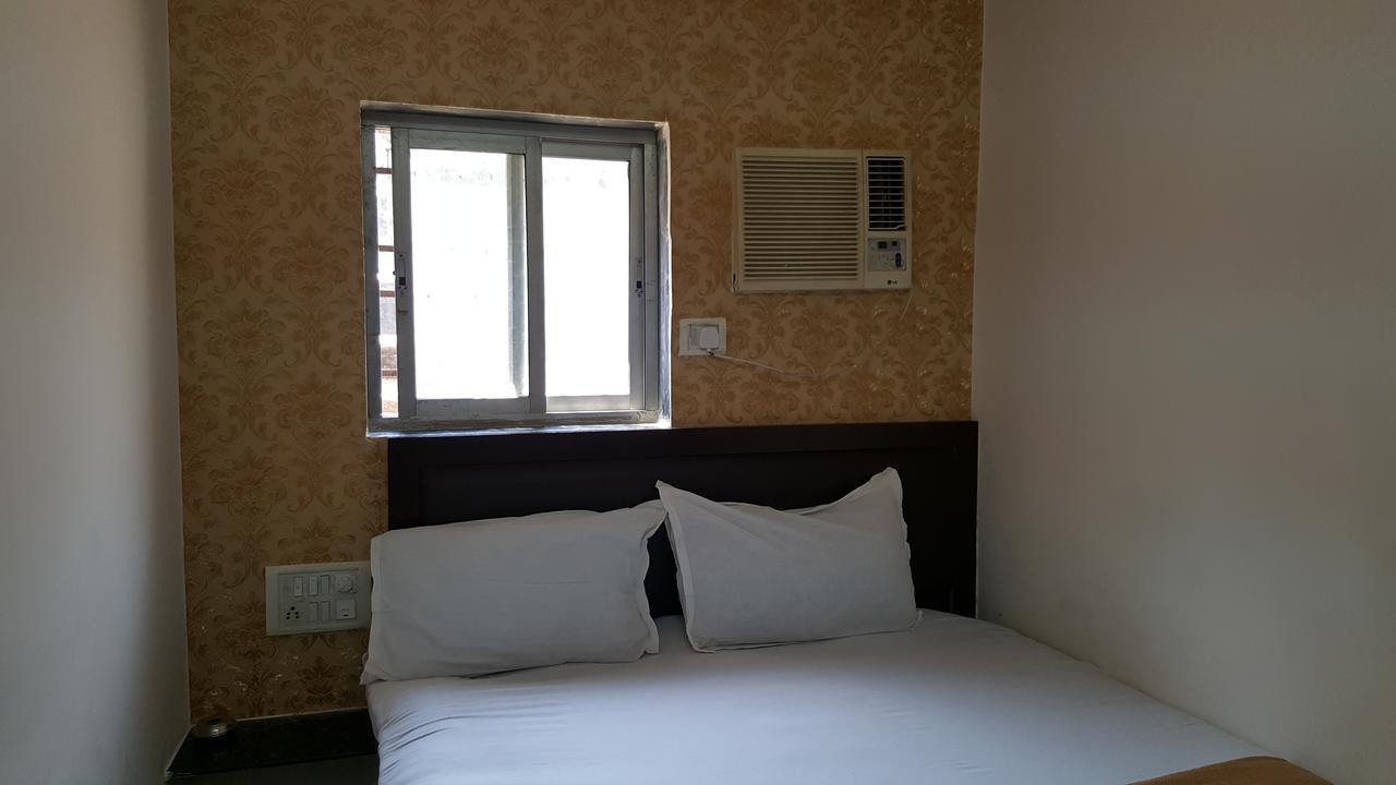 Hotel Al Mehraj Мумбаи Экстерьер фото