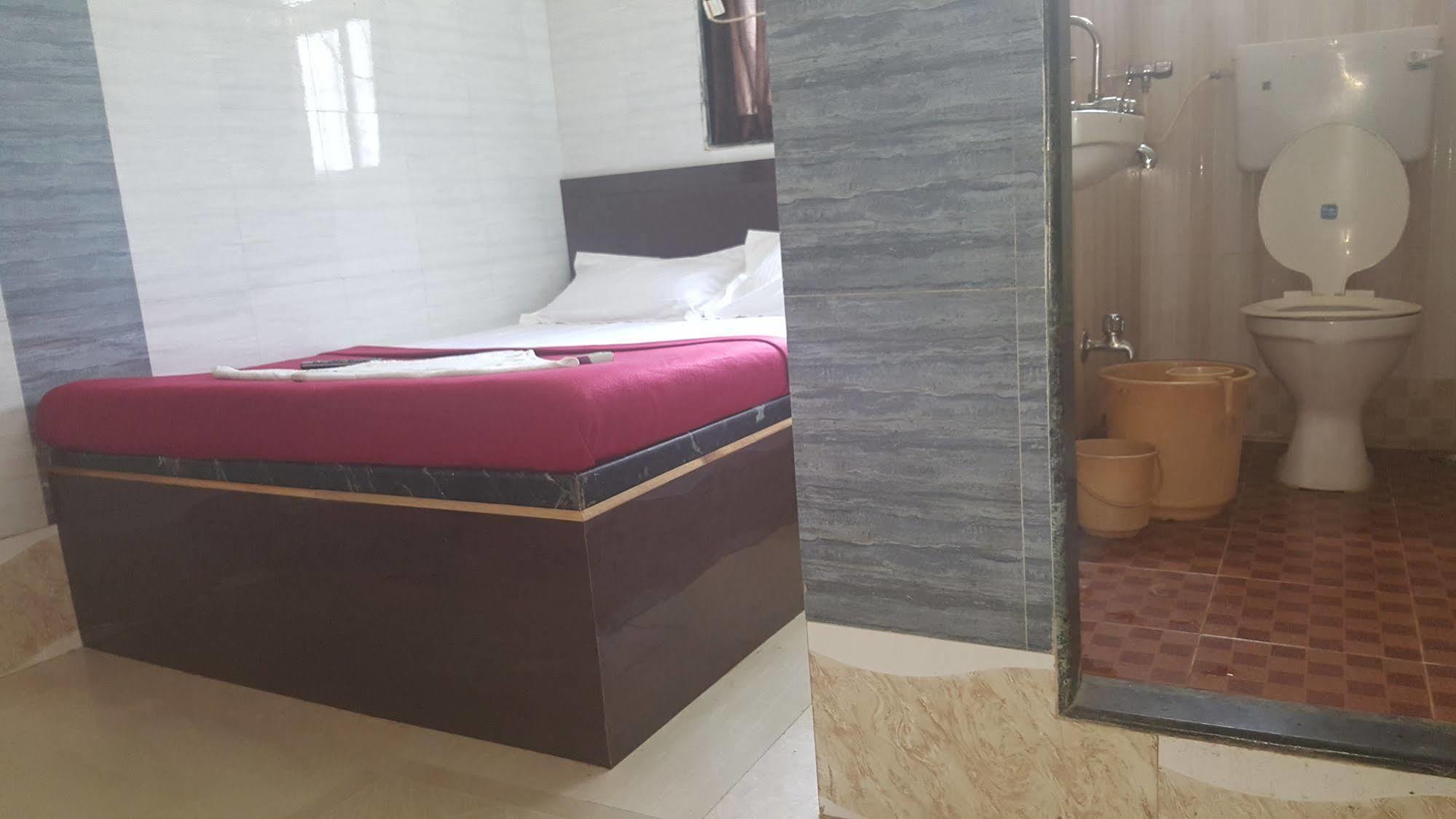 Hotel Al Mehraj Мумбаи Экстерьер фото