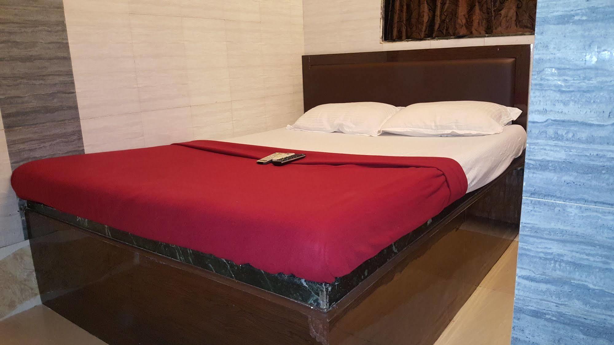 Hotel Al Mehraj Мумбаи Экстерьер фото