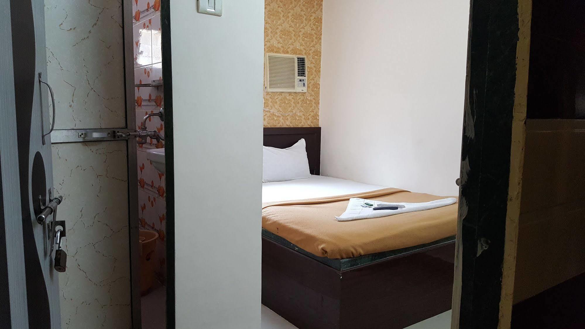 Hotel Al Mehraj Мумбаи Экстерьер фото