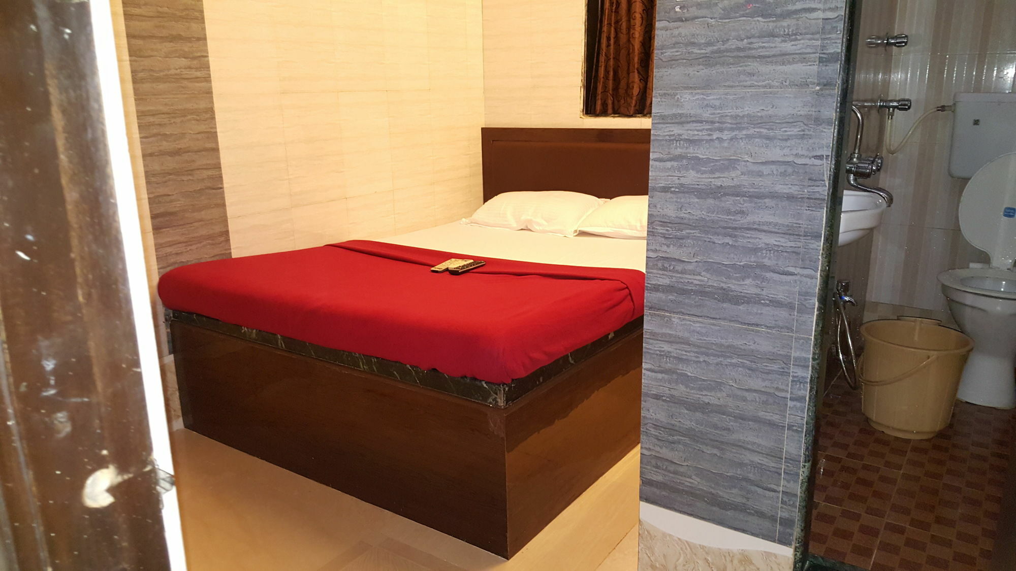 Hotel Al Mehraj Мумбаи Экстерьер фото